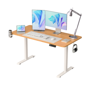 שולחן עבודה מתכוונן חשמלי דו מנועי STANDLY Z1 עם רגליים בצבע לבן ופלטה בצבע עץ טבעי באורך 140 ס״מ
